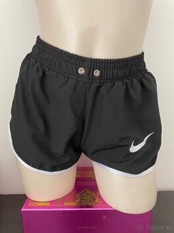Športové dámske kraťasy Nike