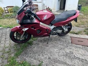 predam hondu vfr800 rv1999