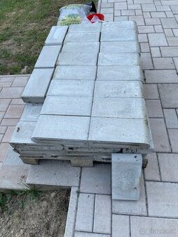Univerzalny betonovy prvok Frontero 30x15x6.