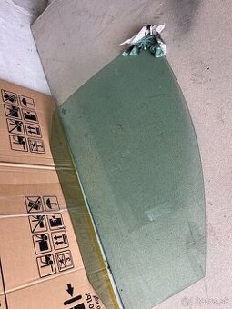 VW touran 1t3 prave predne sklo