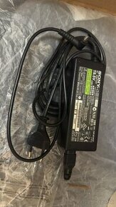 Nabíjací adaptér Sony 19,5V VGP-AC19V37 - 1