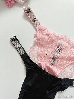 Victoria’s Secret shine strap nohavičky M
