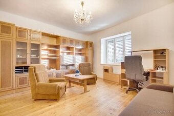 Rodinný dom s garážou na ul. Pod kopcom, Nové Zámky, 649m2