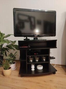 Predám stolík pod televízor