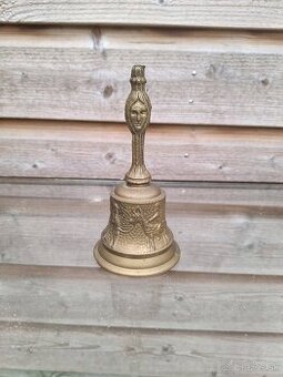 Starozitni mosadzny zvonček z figuralnou rúčkou  secesia