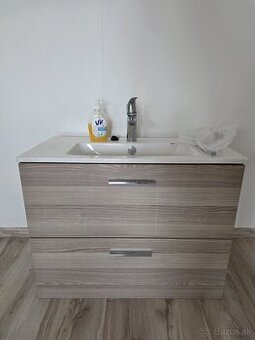 Závesná skrinka s umývadlom Vitra