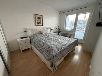 Na prenájom zrekonštruovaný 3-izbový byt na Ťahanovciach