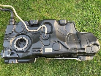 palivová nádrž na Škoda Octavia 3 1.6 TDi