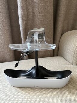 Nabíjateľný stojan na virtuálnu realitu