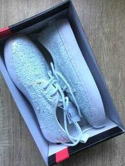 BIELE BLISTROVÉ TENISKY veľ. 38