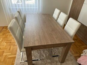 Jedálenský stôl s stoličkami