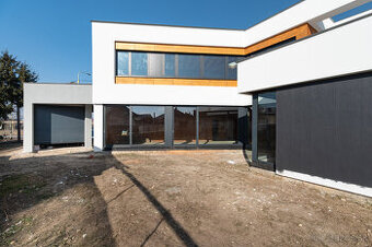 Vila s nadčasovou architektúrou- Prešov, bývanie, podnikanie