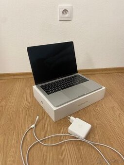 Apple Macbook Pro 2017 Bez Touchbaru