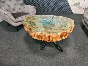 Konferenčný stôl zo smrekového dreva s epoxidom