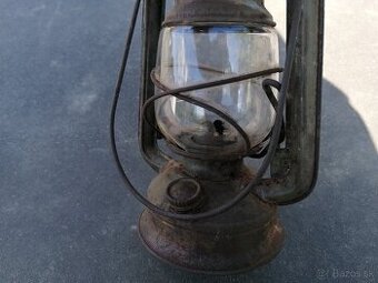 Predám starožitná petrolejová lampa