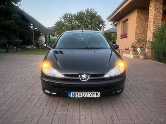 Peugeot 206 . 1,1 benzín/ 44KW 2005