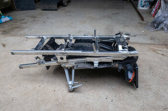 Honda CBR600 F4i (2001–2003) – Zadný rám ohnutý