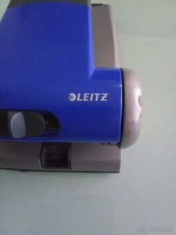 Kancelárska dierovačka páková