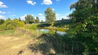 Na predaj stavebný pozemok pri jazierku v Hornej Seči