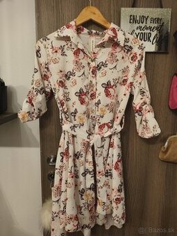 Nenosene kvietkovane saty.