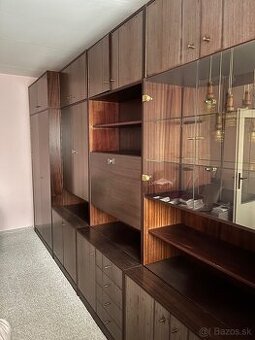 Darujem starú obývačkovú stenu