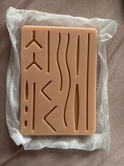 Silikónová tréningová podložka na šitie rán a odberu krvi