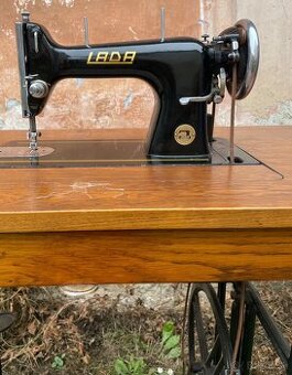 Predam krasny zachovaly sijaci stroj LADA.