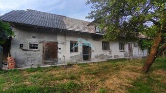 Kamenný vidiecky dom v obci Čelovce okres Veľký Krtíš.