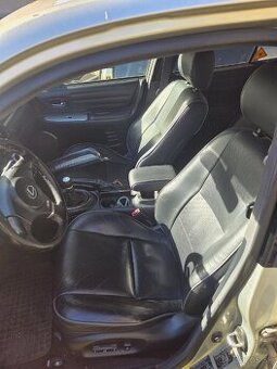 Čierny interiér Lexus is200