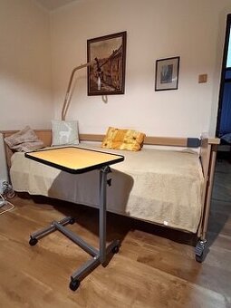 Elektrická polohovateľná posteľ - CLINIC, stolík