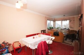 NOVÁ CENA......Veľký 4 izbový byt- Garáž- Vlastná záhrada