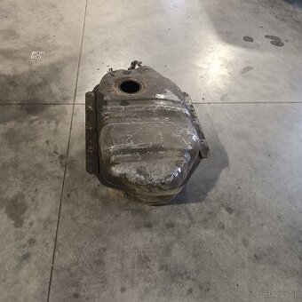 Nádrž Nissan patrol y61