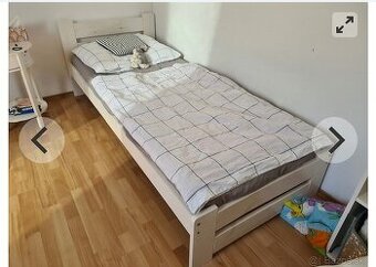 Jednolôžková posteľ v bielej farbe