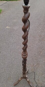 Predam drevenu lampu