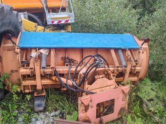 snežny pluh Mercedes Unimov