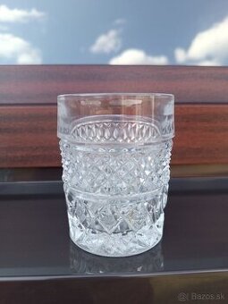 Poháre z brúseného skla