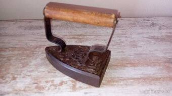 Predám peknú starú liatinovú žehličku 2