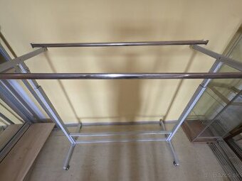 Predám komplet zariadenie predajne