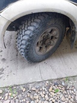 Pneu 235/75R15 na alu diskoch 6x139,7