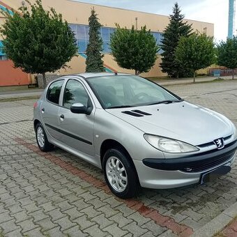Peugeot 206 1.4 benzín 55kw