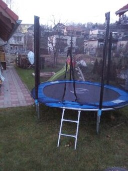 trampolina