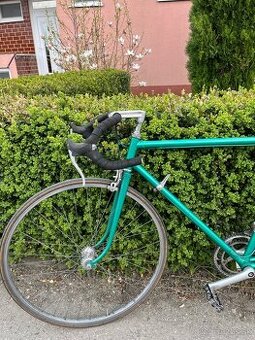 Predam retro bicykel s kostrou Favorit