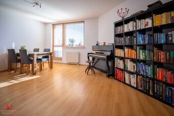 Veľkometrážny slnečný 3-izbový byt s balkónom a garážou