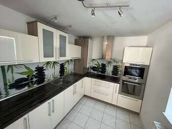 Veľký 3 izbový byt v Šamoríne s vlastným kúrením