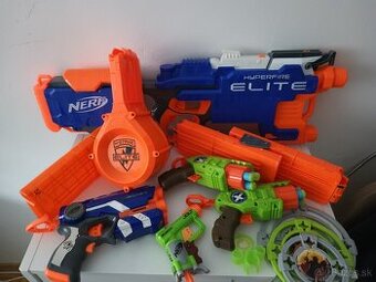 Predm Nerf hračkárske pištole / zbrane v celku