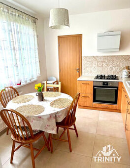 Na predaj priestranný 3-izbový byt  s dvoma balkónmi v meste