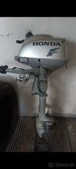 Lodný motor Honda 2,3.