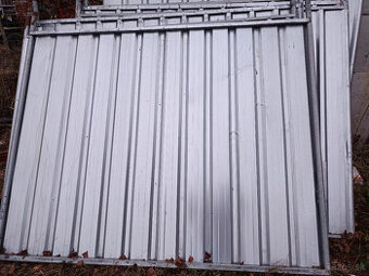 Dočasný plot, plechové dielce
