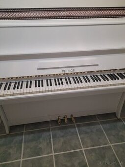 Ponúkam pianino Petrof