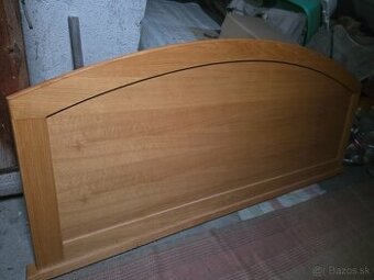 Drevená manželská postel